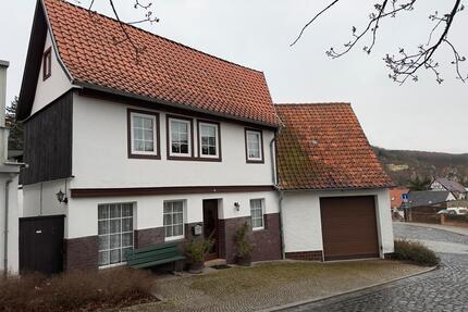 Haus mit Garage in Gernrode - 115.000,00&nbsp;EUR Kaufpreis, ca.&nbsp; 120,00&nbsp;m&sup2; in Quedlinburg (PLZ: 06485) Gernrode