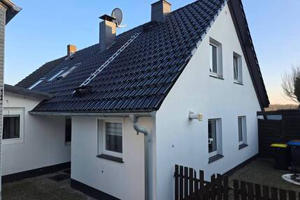 Doppelhaushälfte + Mehrfamilienhaus in 42549 Velbert