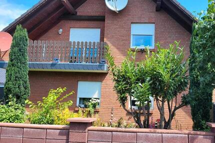 Zweifamilienhaus mit Garten, Garage und Terrassen in Triangel - Sassenburg