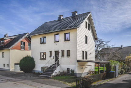 Seltene Gelegenheit in Rurberg: Haus am Rursee mit Seeblick - Simmerath
