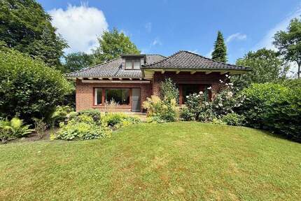 Bezugsfreies Einfamilienhaus mit Carport und schön angelegtem Grundstück Wacken, Lindenallee