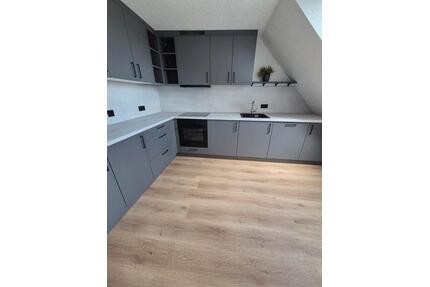 Renovierte 5-Zi.-DG-Wohnung, 85 m², Balkon, EBK – Steinhilben - Trochtelfingen