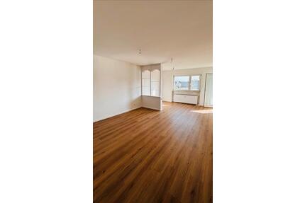 Erstbezug n. Renovierung: helle 3-Zimmer Wohnung (Balkon, Garage) - Groß-Gerau