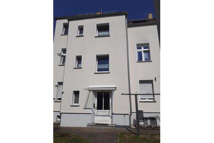 Mehrfamilienhaus mit Grundstück + Garagen + Garten(haus) - Bennewitz