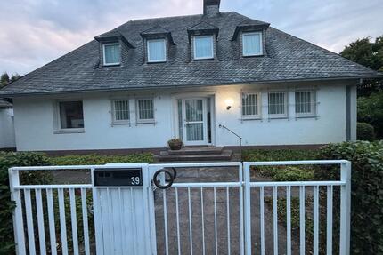 Exklusive Villa zu vermieten - 3.095,00&nbsp;EUR Kaltmiete, ca.&nbsp; 208,00&nbsp;m&sup2; in Ahlen (PLZ: 59227)