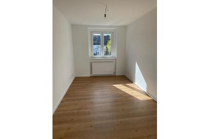 Schönes WG-Zimmer in frisch renovierter Wohnung - Berlin Reinickendorf