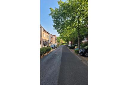 Frisch sanierte 2 Zimmerwohnung mit Wannenbad und Balkon - Neuss Gnadental