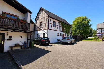 7-Zi.-Zuhause mit großem Garten inkl. zwei kleiner Nebengebäude - Dickenschied