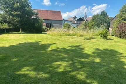 Haus mit Fachwerkscheune von 1761 | 1.450 m² Grundstück - Breidenbach