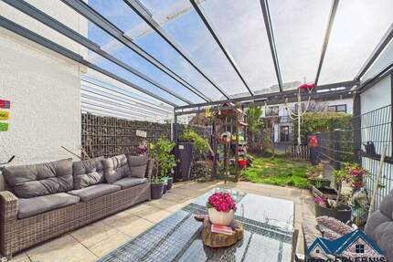Stilvolles RMH in Top-Halbhöhenlage in KirchheimTeck - Garten, Terrasse, Garage, & Energieklasse B! - Kirchheim unter Teck