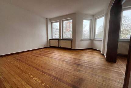 Teilrenovierte 4-ZKB-Wohnung mit Balkon in Bremerhaven