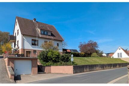 Wohnhaus mit großem Garten und viel Grün auf zwei Flurstücken - Werneck