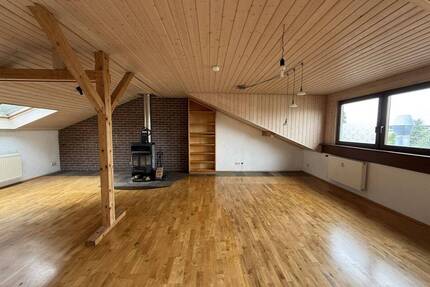 Charmante Dachgeschosswohnung mit Holzofen und viel Stauraum in Lammersdorf - Simmerath / Lammersdorf