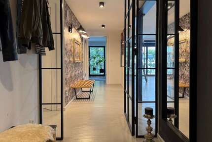 Haus zum Mieten in Eching 3.600,00 € 217 m²