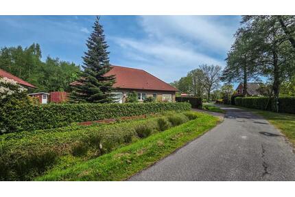 Schönes freistehendes Walmdach Bungalow - Ostrhauderfehn