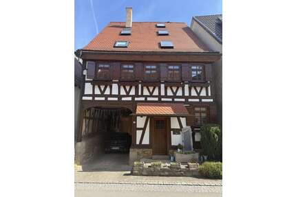 Haus zum Mieten in Metzingen 1.840,00 € 288 m²