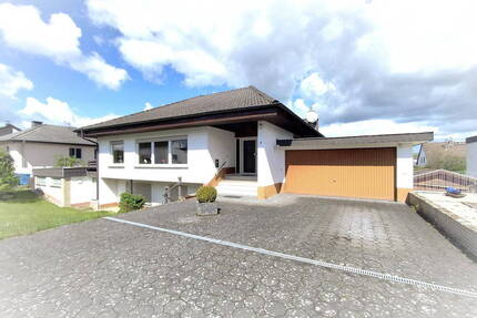 Das Erfinderhaus mit Hallenbad - 620.000,00&nbsp;EUR Kaufpreis, ca.&nbsp; 247,00&nbsp;m&sup2;&nbsp;Wohnfl&auml;che in Walsdorf (PLZ: 65510)