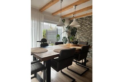 Saniertes Reihenmittelhaus mit 4 Zimmern und 2 Garagen - Hückeswagen