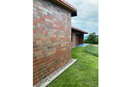 Wohnhaus im Auetal mit großem Grundstück und Garagen 477500 Euro