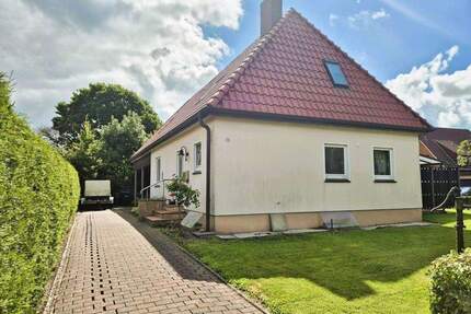 Großes, Saniertes Einfamilienhaus mit Garage in Butjadingen-Stollhamm - Butjadingen / Stollhamm