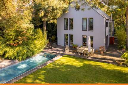 Haus zum Kaufen in Kleinmachnow 2.490.000,00 € 285.7 m²