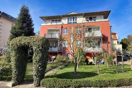 Wohnen wie im eigenen Haus - stilvolle Gartenwohnung mit Loggia, Sonnenbalkon & Garage in Bestlage von Radebeul!