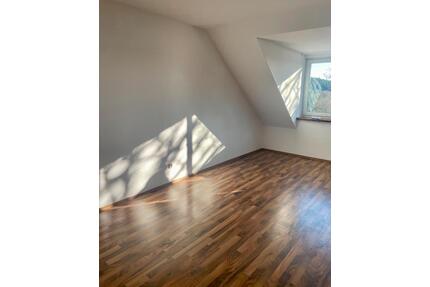 Lichtdurchflutete Dachgeschoss-Wohnung - Suhl Aue 1
