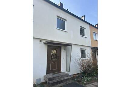 Geräumige Doppelhaushälfte mit Garten, Terrasse und Balkon im grünen Nürnberg-Eibach