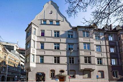 Einzigartiges Altbaujuwel in Bestlage Augsburgs - bezugsfreie, denkmalgeschützte 4-Zimmer-Wohnung