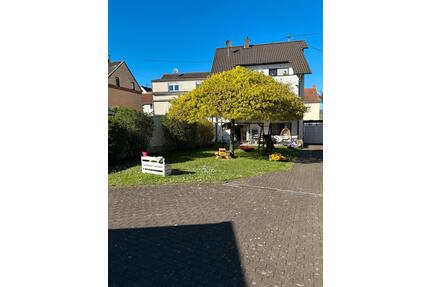 3 ZKB mit wunderschönem Gaten - 750,00&nbsp;EUR Kaltmiete, ca.&nbsp; 100,00&nbsp;m&sup2; in Saarbrücken (PLZ: 66128) West
