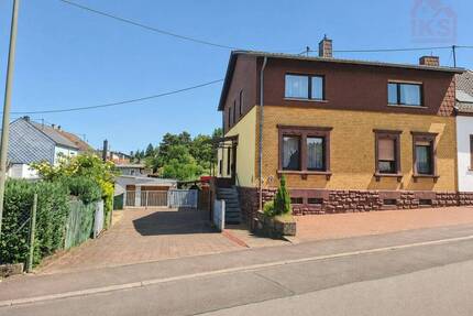 Ein - Zweifamilienhaus in Ludweiler mit Garten und Garage - Völklingen / Ludweiler