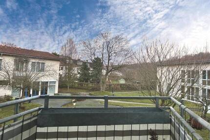 Betreutes Wohnen am Wald! Freie 2-Zi.Whg. mit Balkon, EBK, gem. Räume, Stellplatz, Erbbau - Stuttgart Bergheim