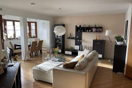 Provisionsfrei - Zentrumnahe 3-Zimmer-Wohnung in gepflegtem Mehrfamilienhaus - Ditzingen