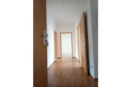 Helle 3-Raum-Wohnung im Mehrfamilienhaus - Stollberg (Erzgebirge)