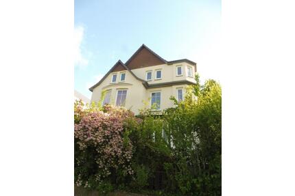 Haus-Schmuckstück im Zentrum Kronshagens-sehr schöne Altbauvilla