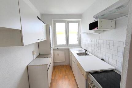 voll sanierte 3-Raum-Wohnung mit Küchenmöbeln - Bernburg (Saale)