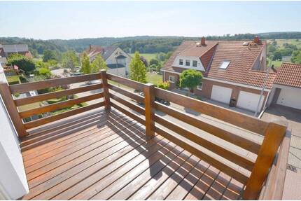 SCHÖNE, GEPFLEGTE 3-ZIMMER-WOHNUNG MIT BALKON UND HERRLICHER SICHT - Malsch Völkersbach