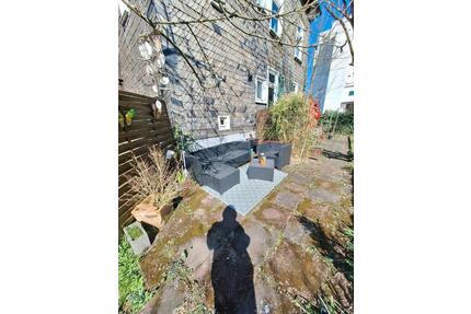 Attraktive 2,5-Zimmer-Wohnung mit Garten, Carport, zentrale Lage - Siegen Kaan-Marienborn