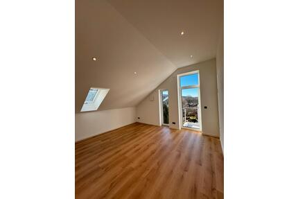 Lichtdurchflutete 2-Zimmer Wohnung in Störnstein