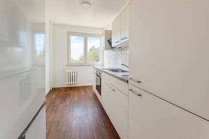 Helle 2-Zimmer-Wohnung mit Balkon und traumhaftem Weitblick – ruhige Lage nahe Arnstadt, Erfurt, Weimar & Rudolstadt