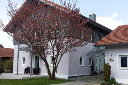 Gepflegte 2 Zimmer-Wohnung mit Galerie u. Balkon in Neukirchen b - Neukirchen bei Heiligen Blut