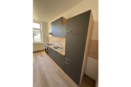 Neue Einbauküche! Große 3-Zimmer mit neuem Laminat und Wannenbad in guter Lage! - Chemnitz Altchemnitz