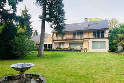 Haus zum Mieten in Frankfurt 6.200,00 € 360 m²