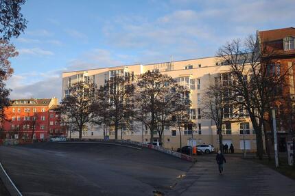Helles voll möbliertes 1-Zimmer-Apartment direkt am SU Bahnhof Lichtenberg !!! - Berlin Rummelsburg