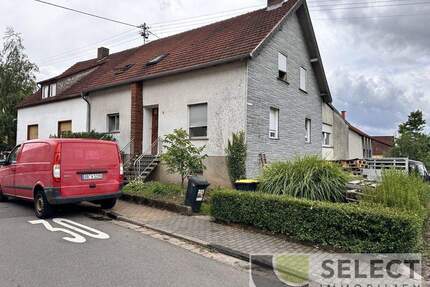 Aus Bankverwertung! Einfamilienhaus mit Garten und 2 Garagen in ruhiger Lage - Weiskirchen / Konfeld