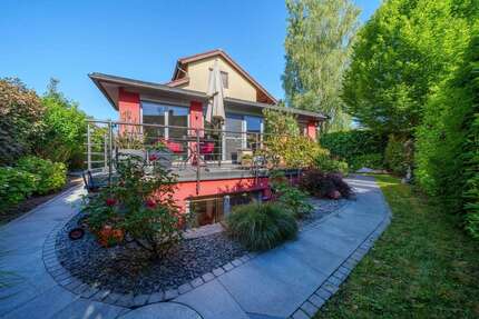 Haus zum Kaufen in Uhldingen-Mühlhofen 932.000,00 € 250 m²