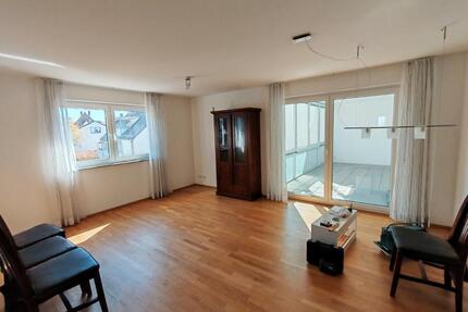 4-Zimmer-Wohnung mit Balkon, Aufzug Wintergarten und Tiefgarage - Esslingen am Neckar Hegensberg