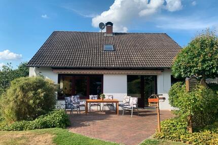 Einfamilienhaus mit Einliegerwohnung und Vollkeller in Südlage - Trittau