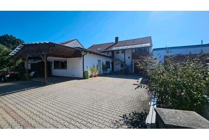 Zweifamilienhaus mit Garage und Carport - Waldkraiburg