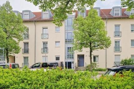 Sanierte 2 Zimmerwohnung mit Balkon, TG-Stellplatz und Fahrstuhl. Frei ab sofort. - Dresden Blasewitz